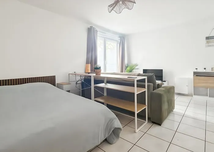 Renove 2026 Parking Gratuit Proche Faculte Et A10 Apartman *